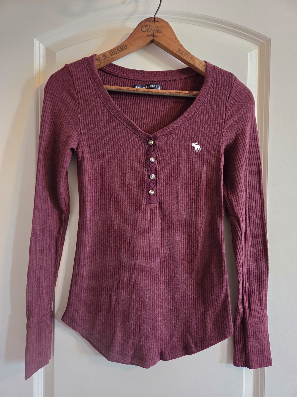 Abercrombie Burgundy Maroon Long Sleeve Ribbed Knit Button Scoop Neck Henley XS